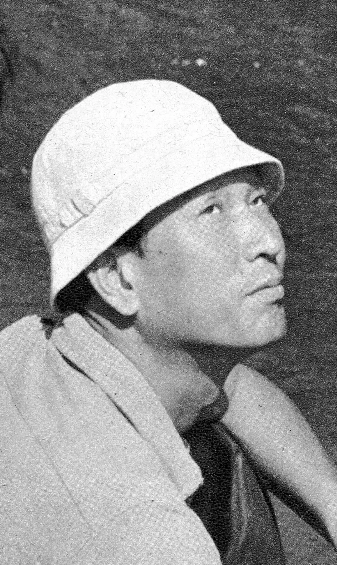 Akira Kurosawa in a hat and light jacket on the Seven Samurai set in 1953.