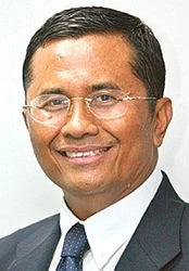 Official ministerial portrait of Dahlan Iskan published by Indonesia’s state-enterprises ministry.