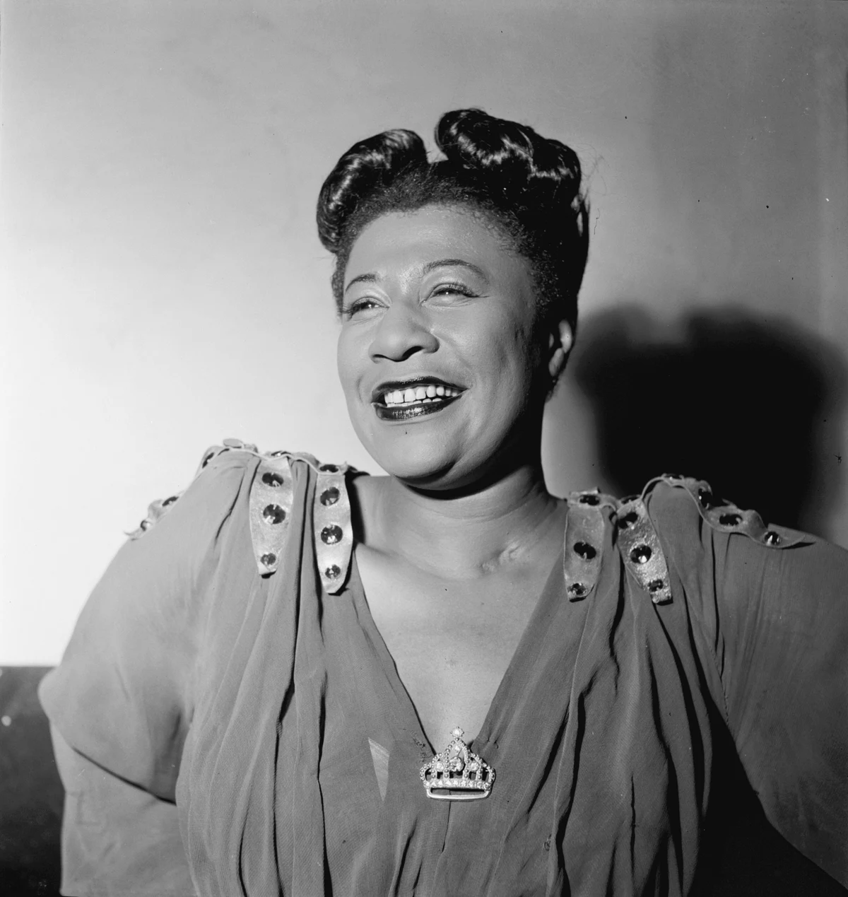 Ella Fitzgerald smiling in William P. Gottlieb’s full portrait made in New York around November 1946