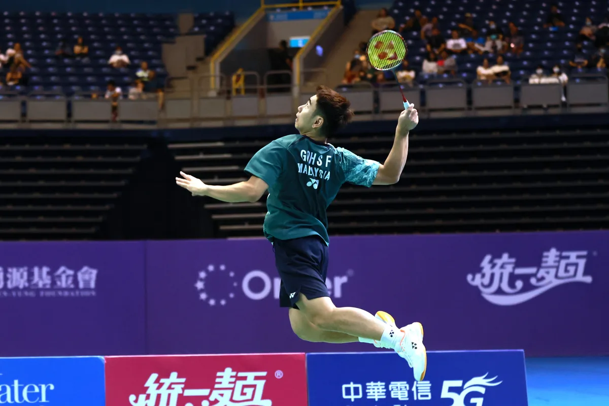 Goh Sze Fei jumping to play a shot at the 2023 Kaohsiung Masters