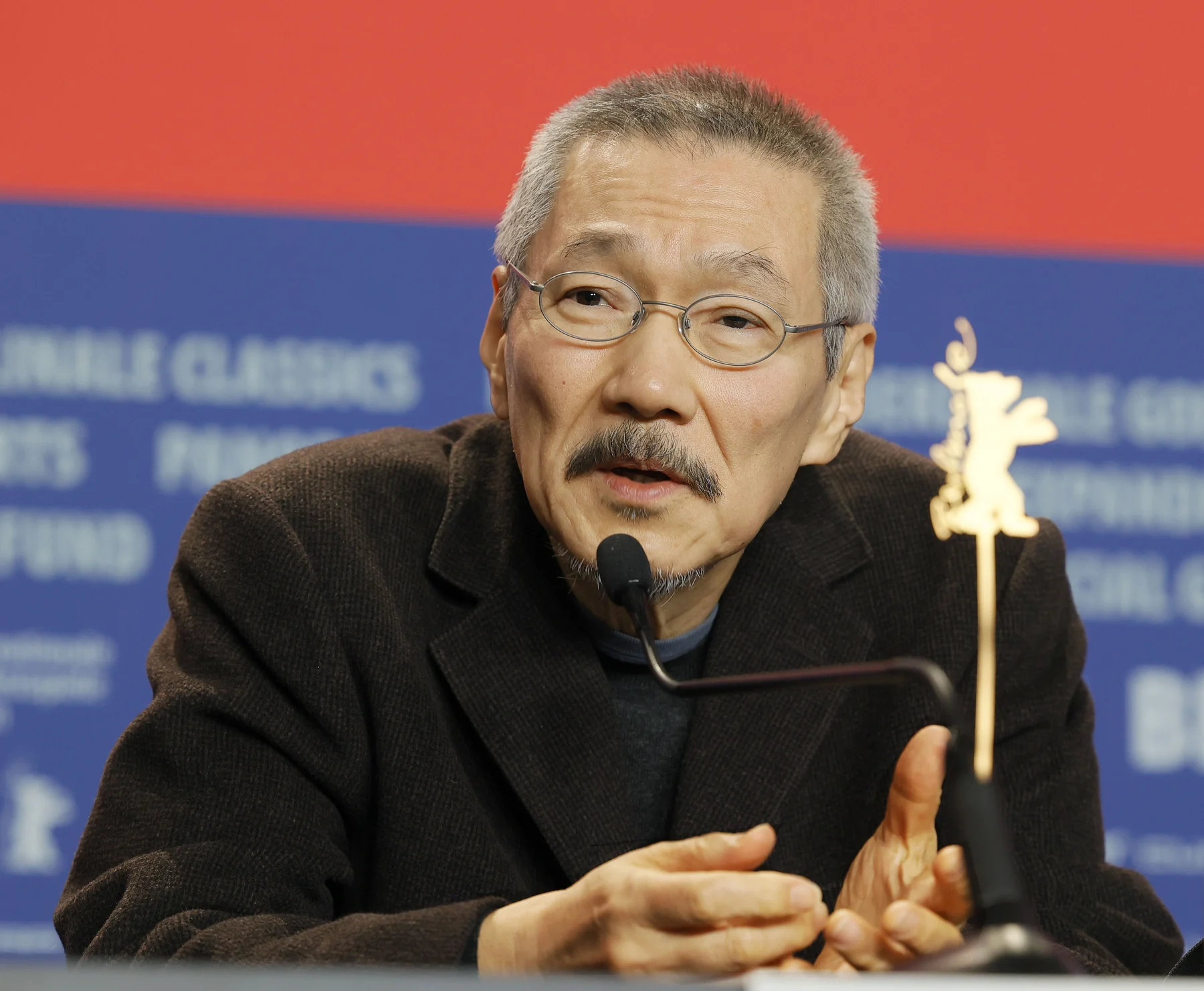 Hong Sang Soo in the complete supplied photograph.