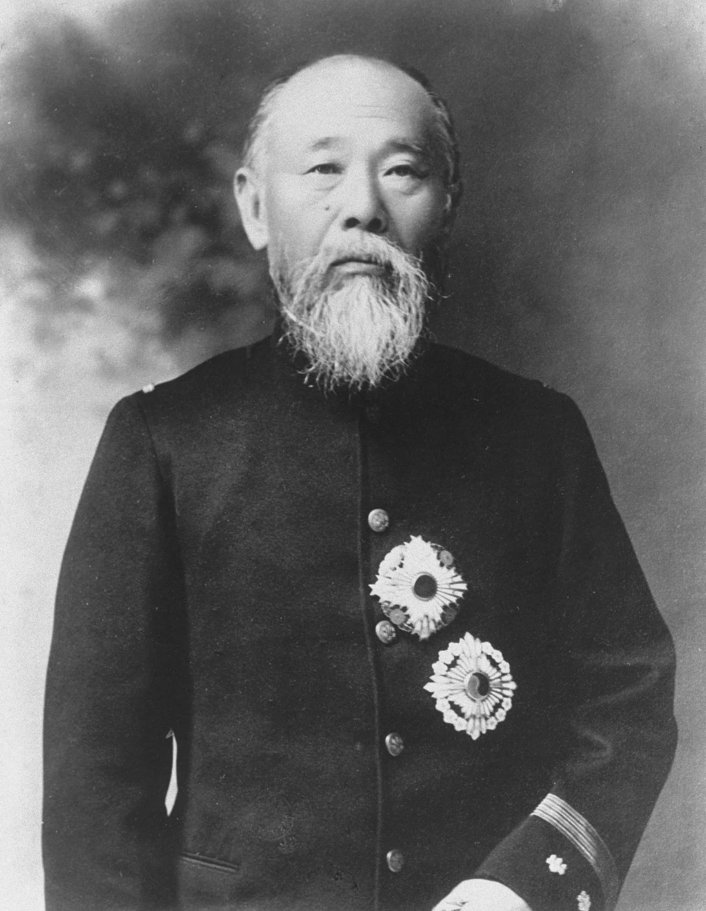 Itō Hirobumi seated in formal dress with decorations, in the complete supplied National Diet Library portrait.