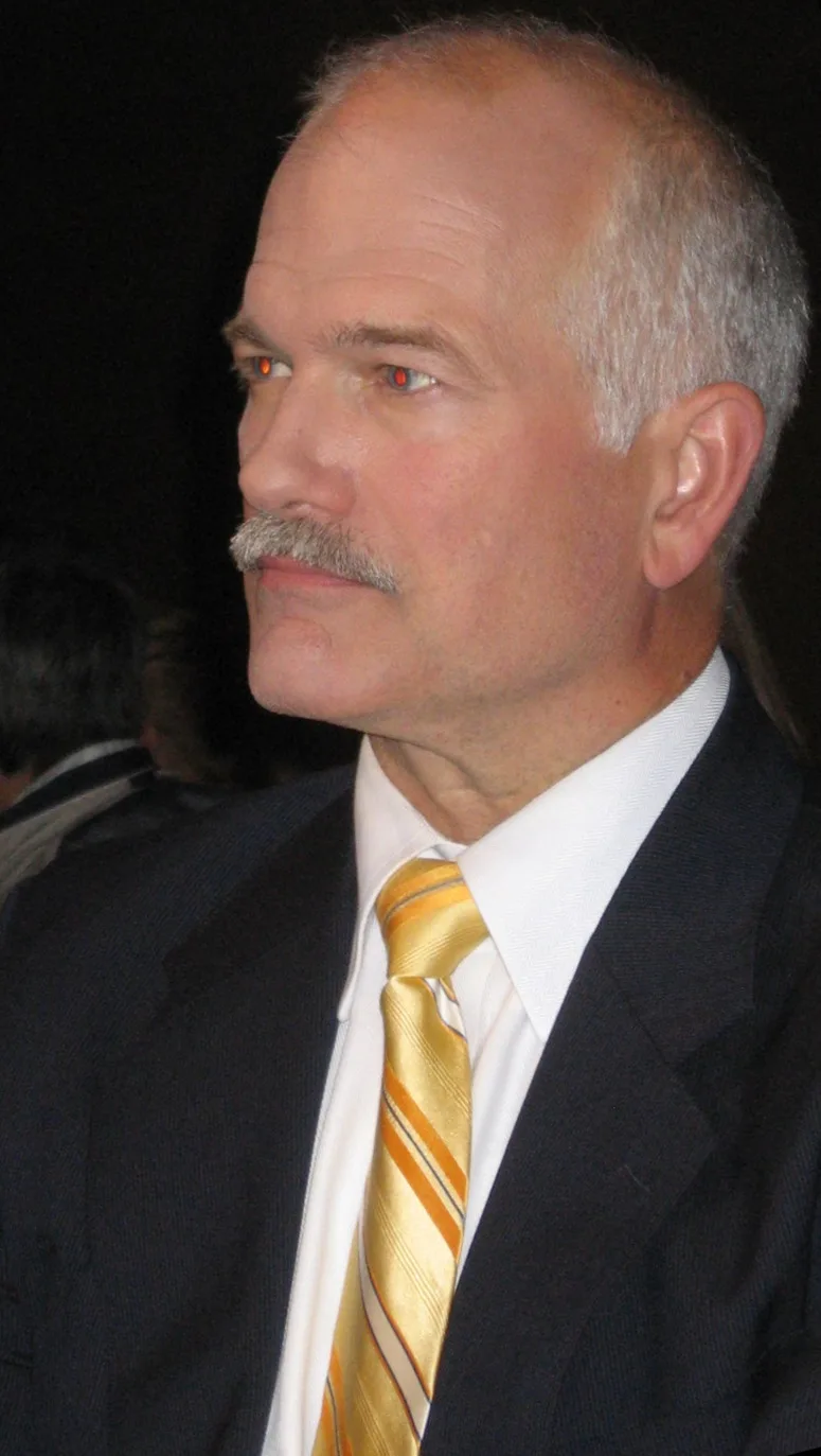 Jack Layton in a dark suit and striped yellow tie at the NDP convention in Quebec City on 9 September 2006; the entire supplied portrait is retained.