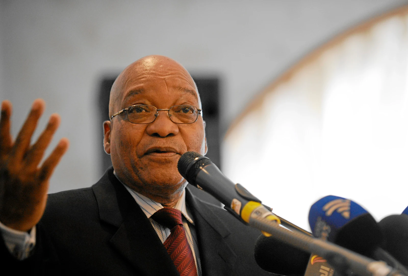 Jacob Zuma speaking into microphones at Davos in January 2010.