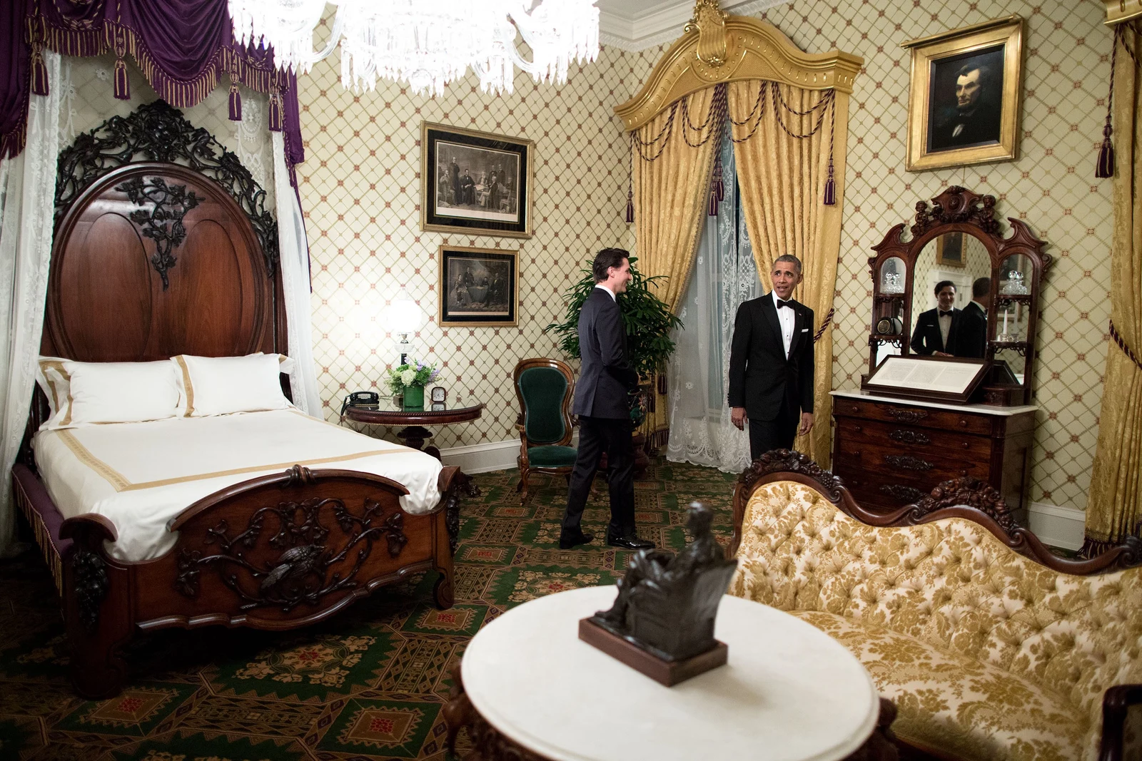 Justin Trudeau at left of Barack Obama in the White House Lincoln Bedroom on 10 March 2016; the entire supplied room scene and both figures are retained.