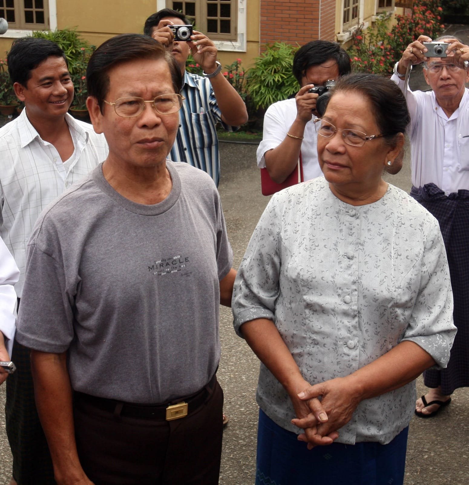 Former prime minister Khin Nyunt with his wife after his release in Yangon in 2012