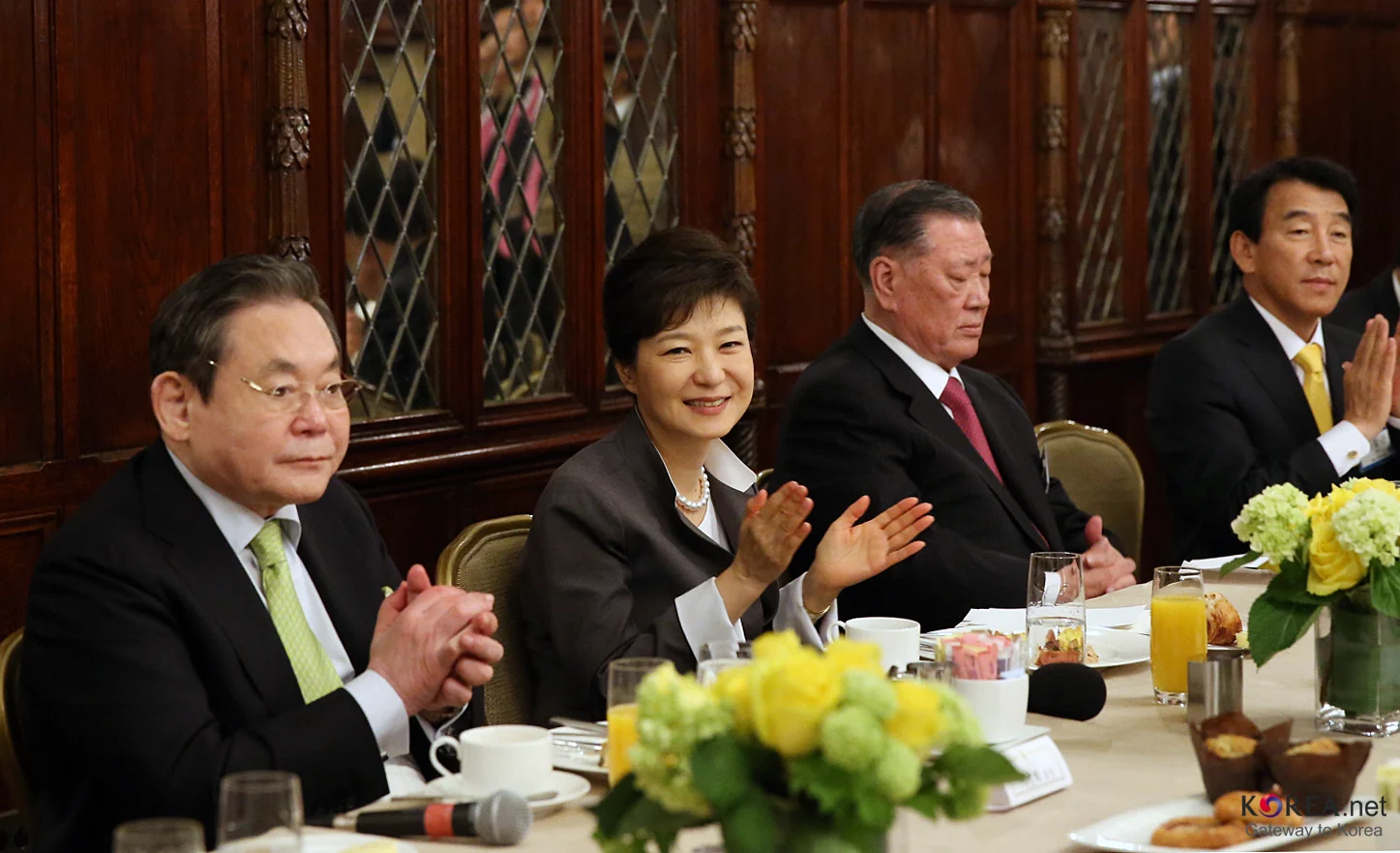Lee Kun-hee attending the event identified by Korea.net, with the complete supplied 1447 × 881 scene retained.