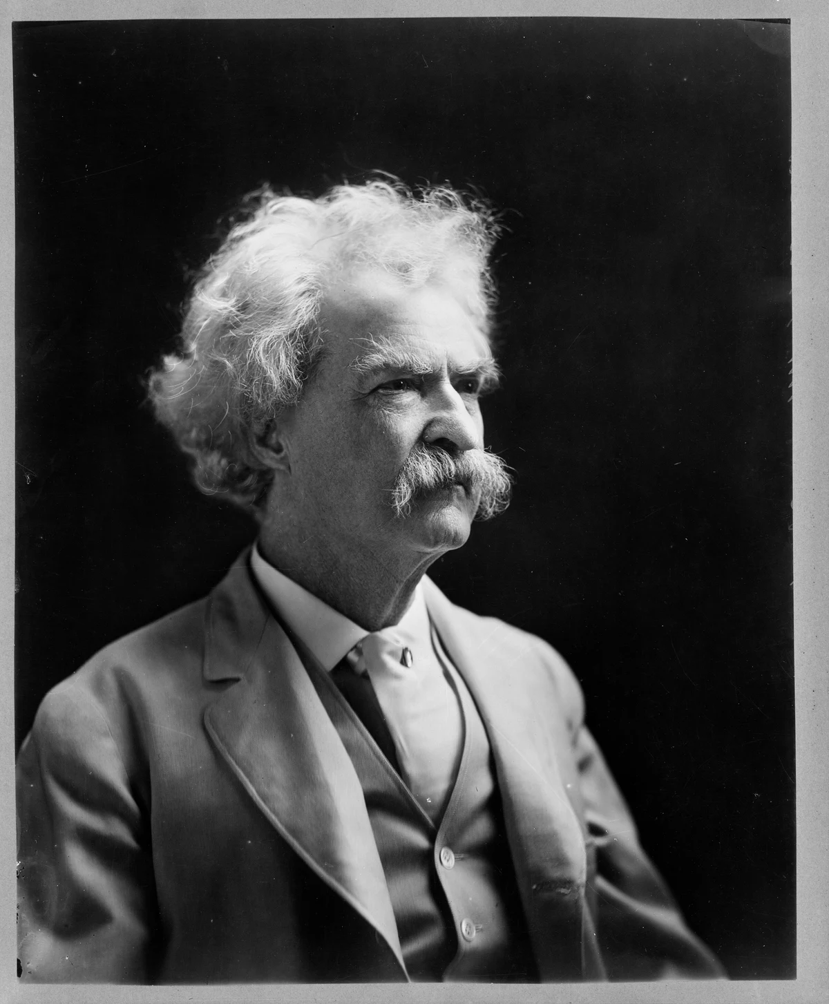 Mark Twain in A.F. Bradley's head-and-shoulders portrait, cataloged with copyright dated 20 May 1907, with the full original scan and print margins retained.