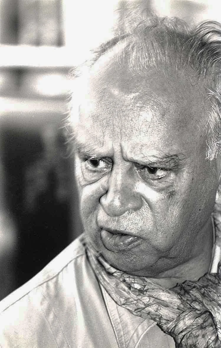 Amarjit Chandan’s complete black-and-white photograph of Mulk Raj Anand in London in 1982, wearing a patterned scarf