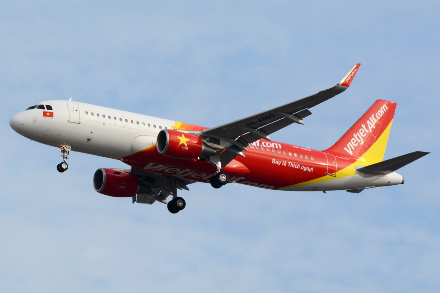 A VietJet Air Airbus A320 approaching Tan Son Nhat International Airport in 2014