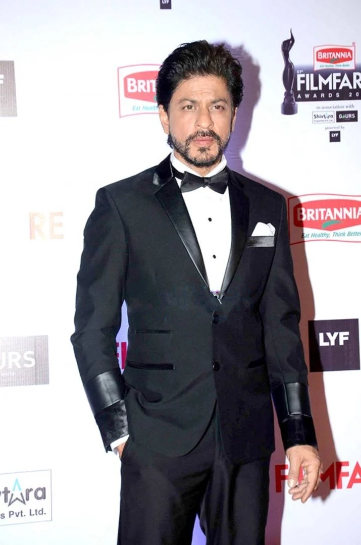 Shah Rukh Khan in a black tuxedo at the 61st Britannia Filmfare Awards