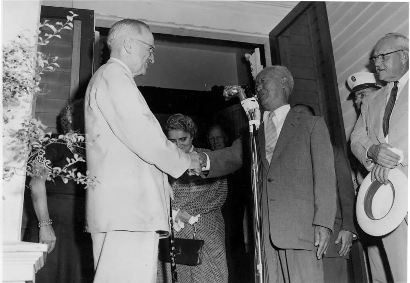 Harry Truman on the left and Syngman Rhee at a 1954 visit, with the full supplied group scene retained.
