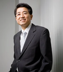 Taeghwan Hyeon, complete supplied photograph.