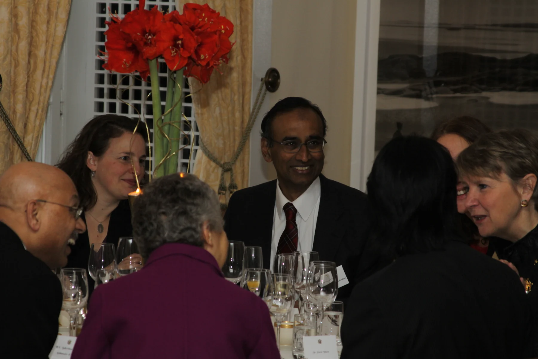 Venkatraman Ramakrishnan at the centre of the complete supplied US Embassy group photograph.