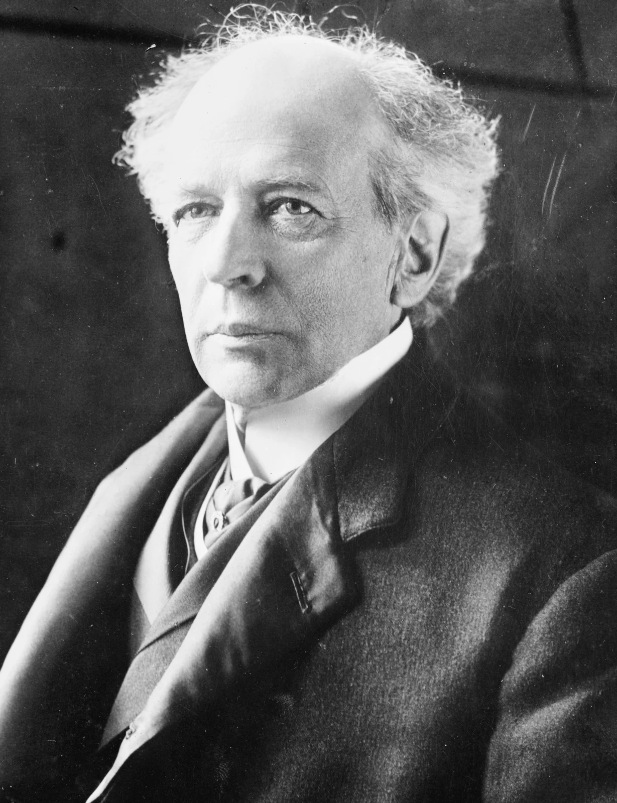 Wilfrid Laurier in a dark coat and waistcoat, with white hair; the complete supplied Bain Collection portrait is retained.