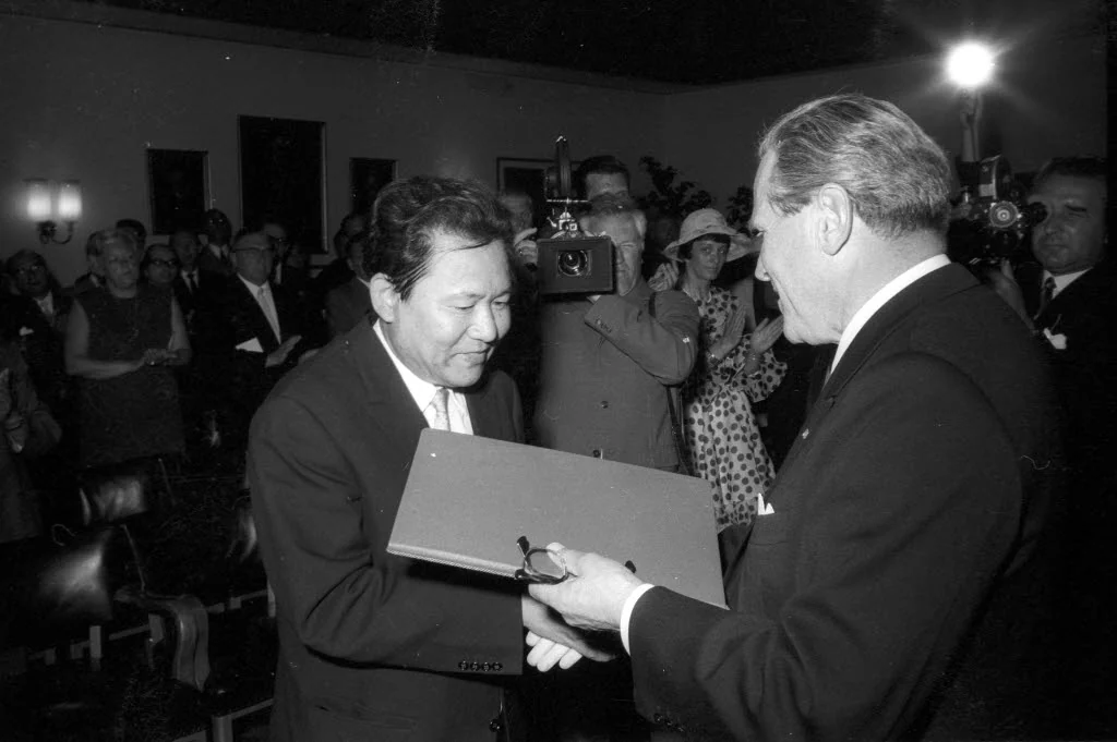 Yun Isang receiving a cultural-prize certificate from Hermann Köster in Kiel on23June1969.